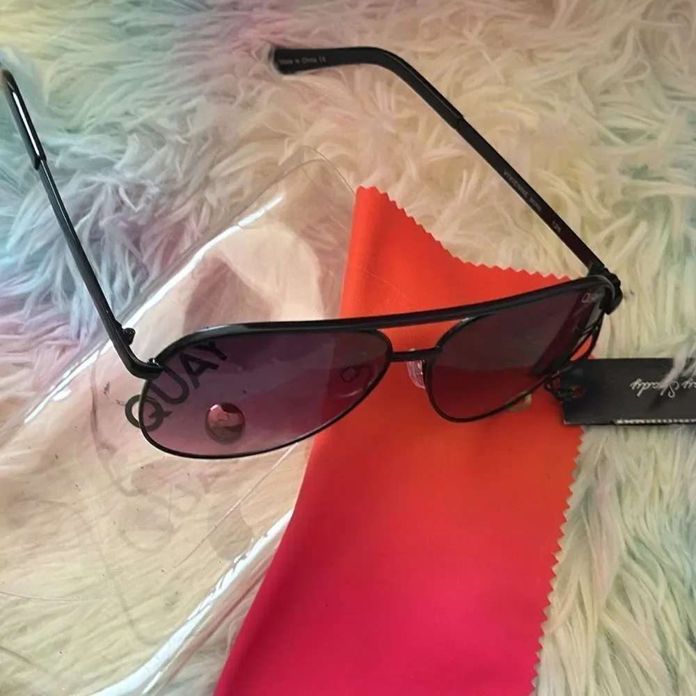 Quay Vivvienne mini sunglasses